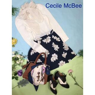 セシルマクビー(CECIL McBEE)のCecil McBee ドッキングワンピース膝丈　白X紺花柄(ひざ丈ワンピース)