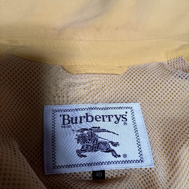 BURBERRY(バーバリー)のBurberrys'スプリングコートサイズ40(少々難有り) レディースのジャケット/アウター(スプリングコート)の商品写真