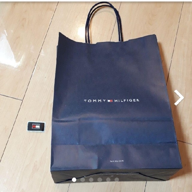 TOMMY HILFIGER(トミーヒルフィガー)のTOMMY HILFIGERショップ紙袋とシール レディースのバッグ(ショップ袋)の商品写真