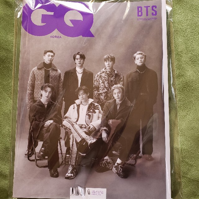 防弾少年団(BTS)(ボウダンショウネンダン)のBTS GQ KOREA 2022年 1月号 エンタメ/ホビーの雑誌(アート/エンタメ/ホビー)の商品写真