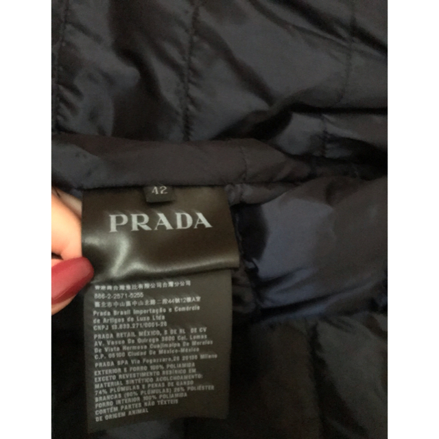 PRADA(プラダ)のクリーニング済 美品 プラダ ノーカラー ダウン レディースのジャケット/アウター(ダウンジャケット)の商品写真