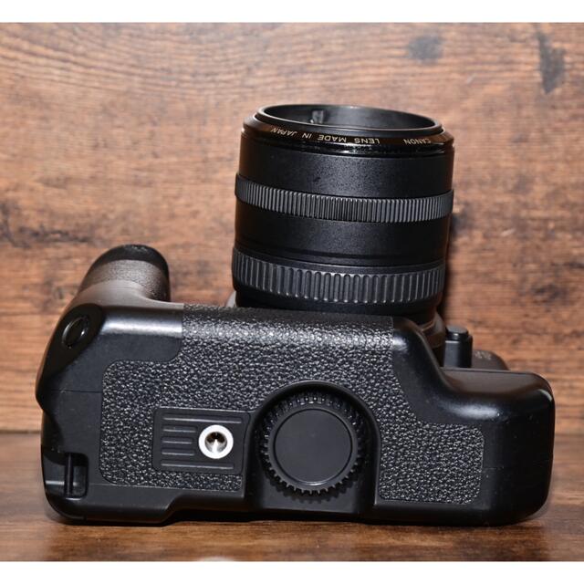Canon(キヤノン)のフィルムカメラ　CANON EOS55 BP-50付き　動作品 スマホ/家電/カメラのカメラ(フィルムカメラ)の商品写真