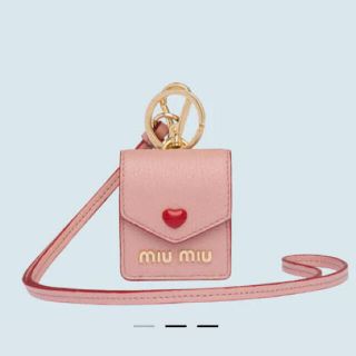 ミュウミュウ(miumiu)のMIUMIU マドラス ラブ レザーAir Podsケース(キーホルダー)