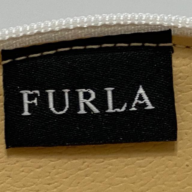 Furla(フルラ)のフルラ コインケース - 白×ベージュ レディースのファッション小物(コインケース)の商品写真