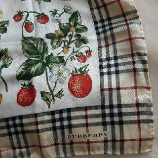 バーバリー(BURBERRY)のBURBERRY　バーバリー　いちご　ストロベリー　ボタニカル　スカーフ(バンダナ/スカーフ)