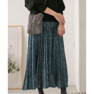 アーバンリサーチドアーズ(URBAN RESEARCH DOORS)の《新品》アーバンリサーチドアーズ💕フラワープリントプリーツスカート//グリーン(ロングスカート)