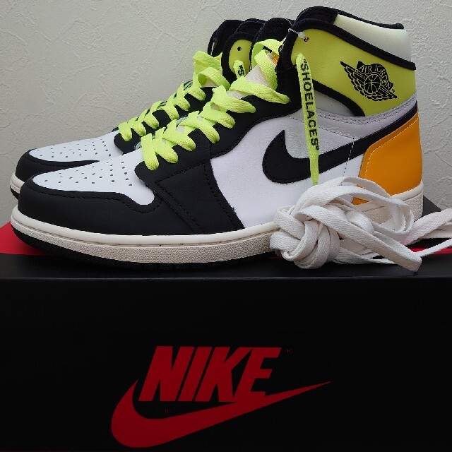 NIKE(ナイキ)のNIKE AIR JORDAN1HIGH OG VOLT GOLD メンズの靴/シューズ(スニーカー)の商品写真