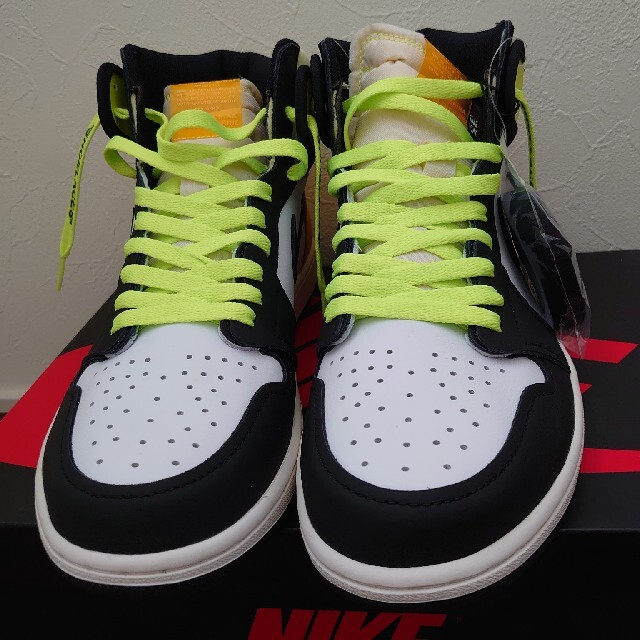 NIKE(ナイキ)のNIKE AIR JORDAN1HIGH OG VOLT GOLD メンズの靴/シューズ(スニーカー)の商品写真