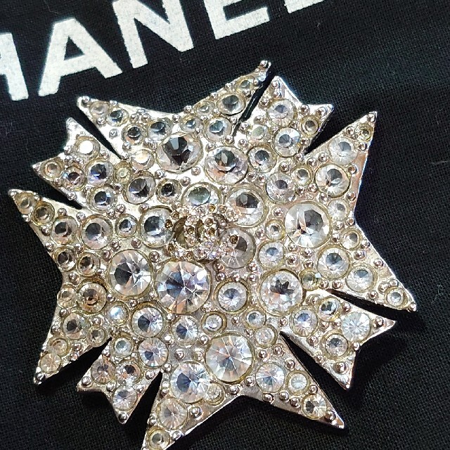 CHANEL(シャネル)のCHANEL。CCマークのブローチ レディースのアクセサリー(ブローチ/コサージュ)の商品写真