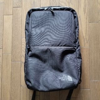 ザノースフェイス(THE NORTH FACE)のノースフェイス　シャトル　デイパック　スリム18L　ブラック無地(リュック/バックパック)