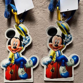 ディズニー(Disney)のミッキー　チケットホルダー　(パスケース/IDカードホルダー)