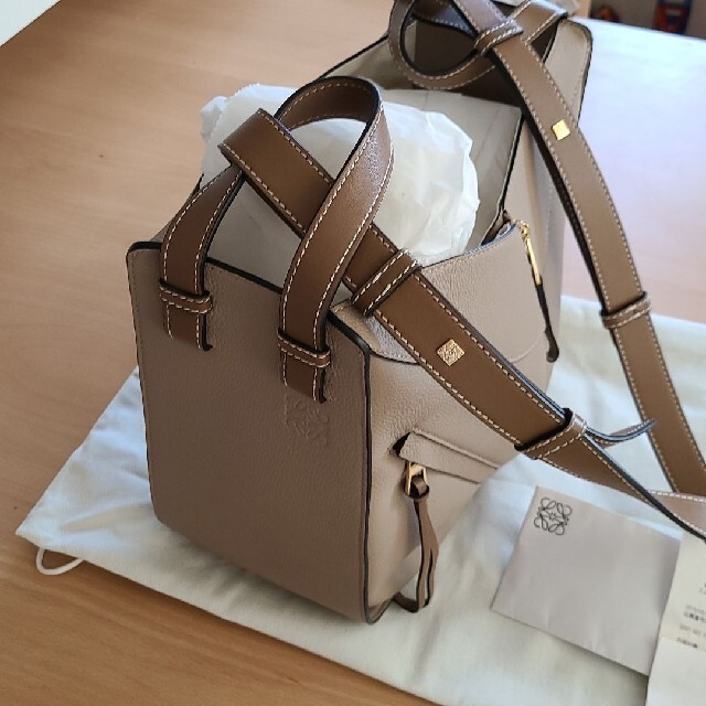 LOEWE(ロエベ)のLOEWE ハンモックスモール レディースのバッグ(ショルダーバッグ)の商品写真