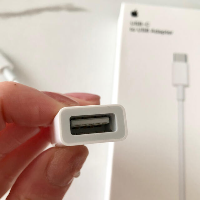 Apple(アップル)のアップル 【純正品】USB-C - USBアダプタ MJ1M2AM/A スマホ/家電/カメラのPC/タブレット(その他)の商品写真