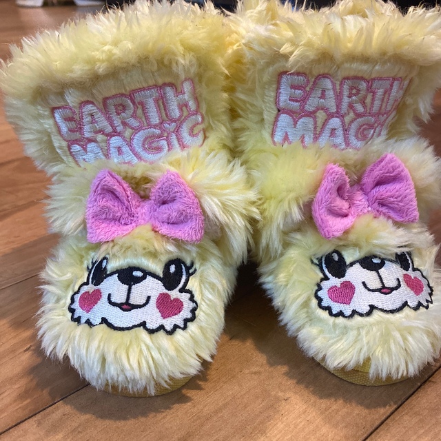 EARTHMAGIC(アースマジック)のアースマジック　　　ファーブーツ キッズ/ベビー/マタニティのベビー靴/シューズ(~14cm)(ブーツ)の商品写真