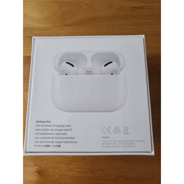 Apple(アップル)の【特典付き】APPLE AirPods Pro 完全ワイヤレスイヤホン スマホ/家電/カメラのオーディオ機器(ヘッドフォン/イヤフォン)の商品写真