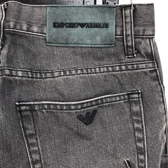 Emporio Armani(エンポリオアルマーニ)の新品 エンポリオアルマーニ ストレートデニム ブラック サイズ28 タグ付未使用 メンズのパンツ(デニム/ジーンズ)の商品写真