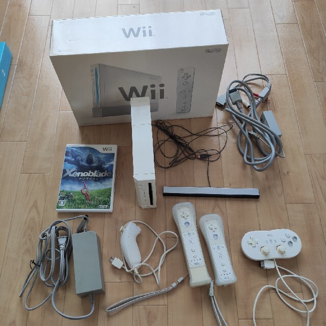 Wii(ウィー)のwii 本体 エンタメ/ホビーのゲームソフト/ゲーム機本体(家庭用ゲーム機本体)の商品写真