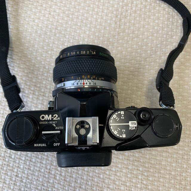 OLYMPUS(オリンパス)のOLYMPUS OM-2n BK スマホ/家電/カメラのカメラ(フィルムカメラ)の商品写真