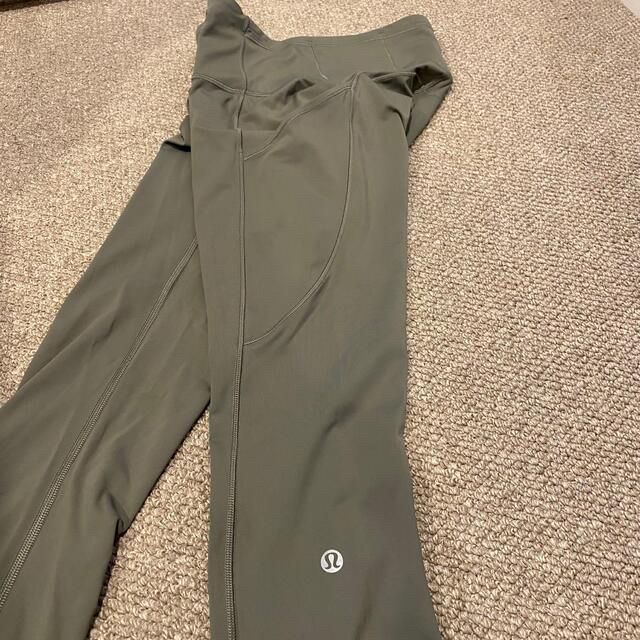 lululemon(ルルレモン)のLululemon Fast and free tight レギンス Khaki レディースのレッグウェア(レギンス/スパッツ)の商品写真