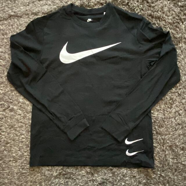 NIKE(ナイキ)の【新品】NIKE ナイキ 長袖 ロンT ブラック SWOOSH Lサイズ メンズのトップス(Tシャツ/カットソー(七分/長袖))の商品写真