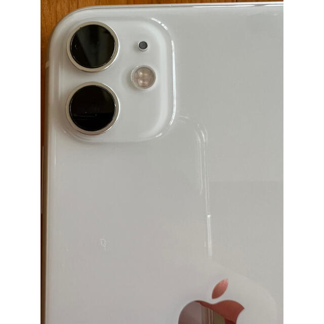 Apple(アップル)のiPhone 11 128 SIMフリー　ホワイト スマホ/家電/カメラのスマートフォン/携帯電話(スマートフォン本体)の商品写真