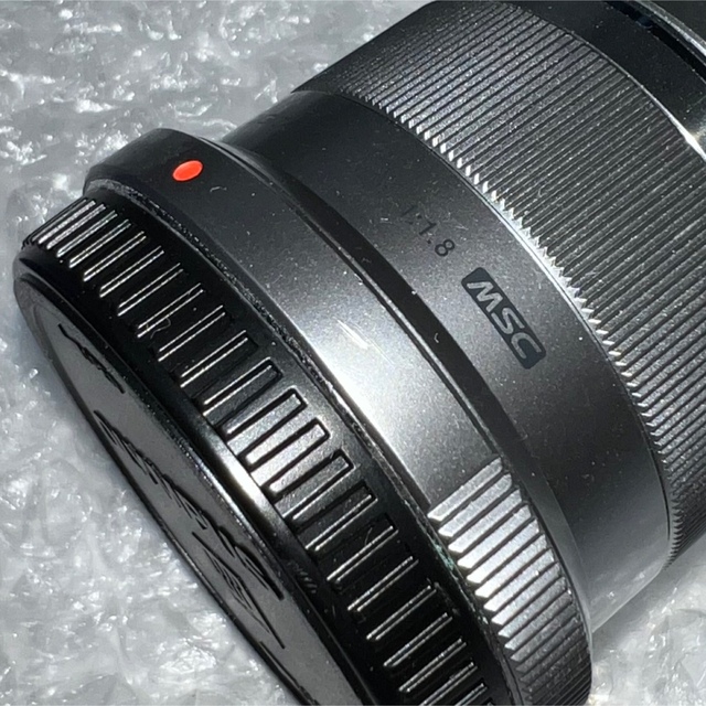 OLYMPUS(オリンパス)のカメラレンズ 45mm F1.8 M.ZUIKO DIGITAL シルバー  スマホ/家電/カメラのカメラ(レンズ(単焦点))の商品写真