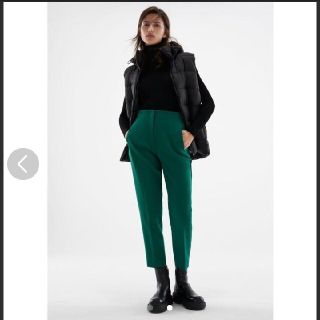 ザラ(ZARA)のZARA ハイウエストパンツ グリーン xs(クロップドパンツ)