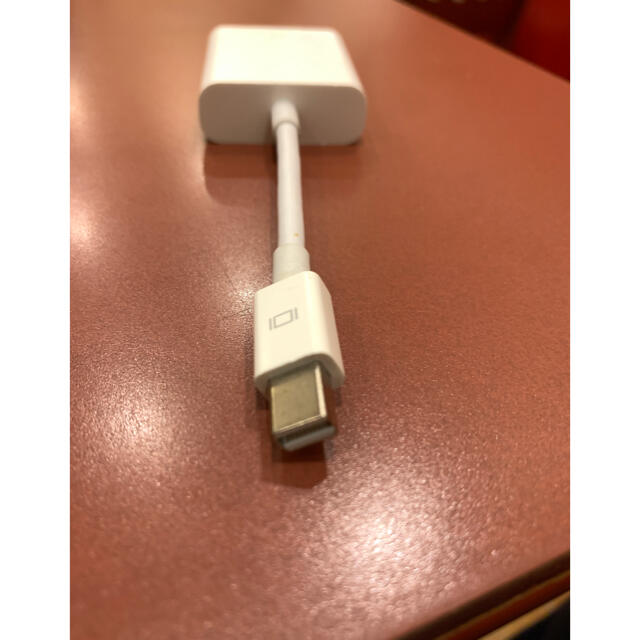 Apple(アップル)の⭐️格安⭐️アップル mini displya port to VGAアダプター スマホ/家電/カメラのPC/タブレット(PC周辺機器)の商品写真