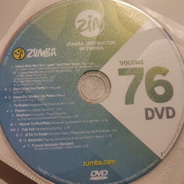 Zumba - ZUMBA ズンバ CD DVDのセットの通販 by Taka's shop｜ズンバ ...