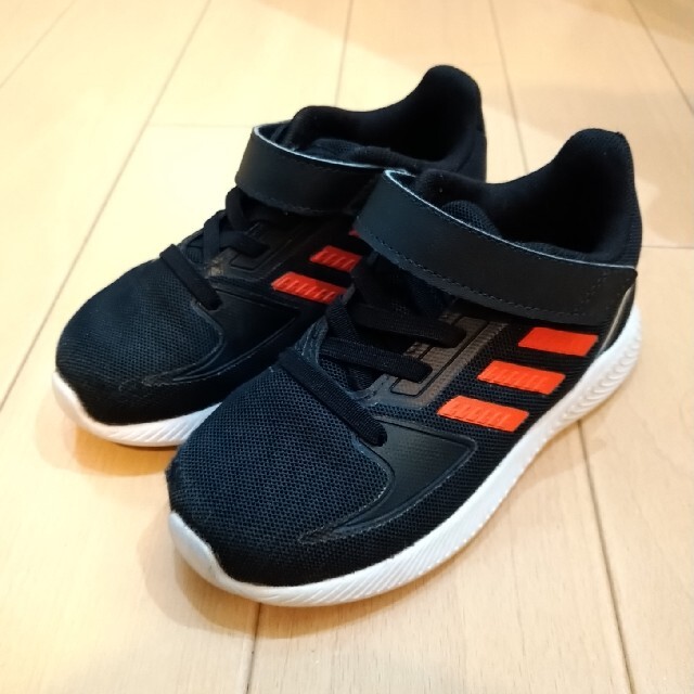 adidas(アディダス)のadidas アディダス　スニーカー　16cm キッズ/ベビー/マタニティのキッズ靴/シューズ(15cm~)(スニーカー)の商品写真