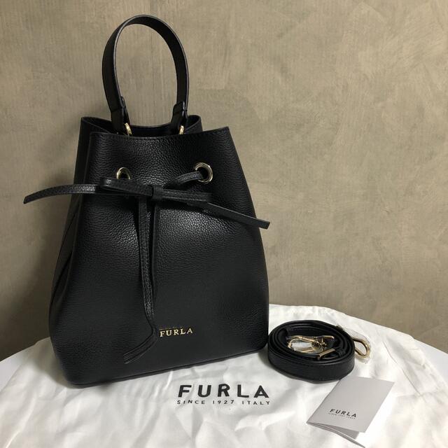 FURLA フルラショルダーバッグ　ハンドバッグ　ブラック　巾着