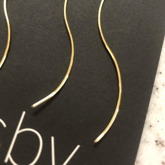 BARNEYS NEW YORK(バーニーズニューヨーク)のご専用　shaesby 14k カーヴドスレッドスルーピアス　6㎝サイズ レディースのアクセサリー(ピアス)の商品写真