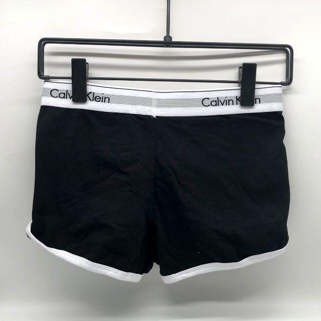 ck Calvin Klein(シーケーカルバンクライン)の カルバンクライン　レディース ショートパンツ　下着　Sサイズ　黒 レディースのパンツ(ショートパンツ)の商品写真