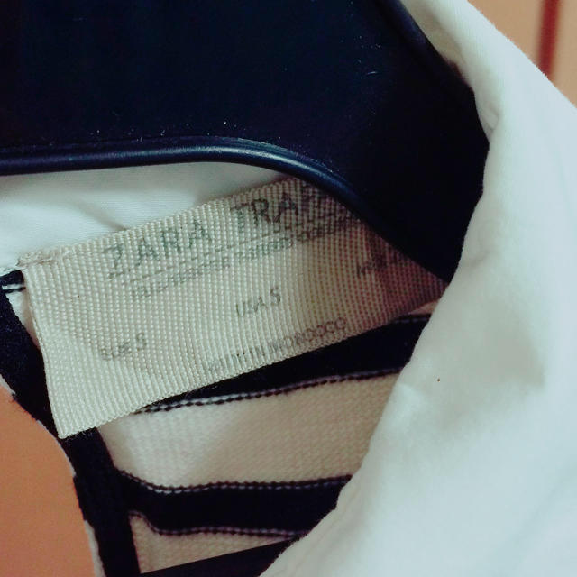 ZARA(ザラ)のZARA/ボーダービジューTOPS レディースのトップス(カットソー(長袖/七分))の商品写真