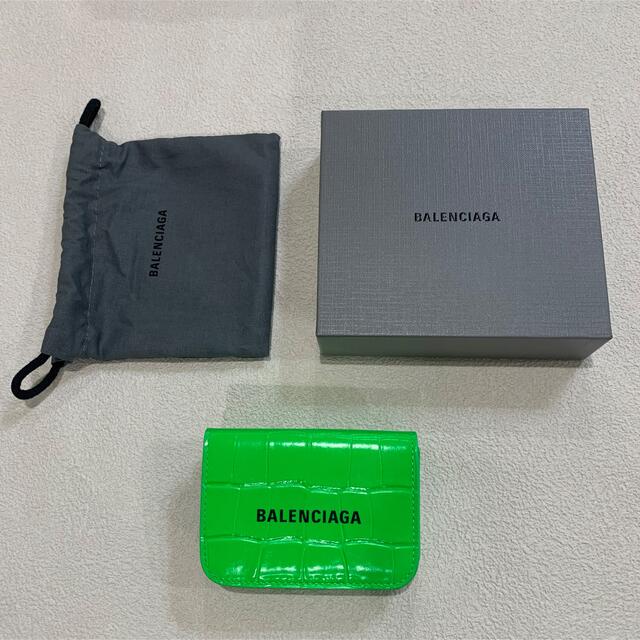 Balenciaga(バレンシアガ)の【新品】バレンシアガ　三つ折り財布　グリーンレア色 レディースのファッション小物(財布)の商品写真