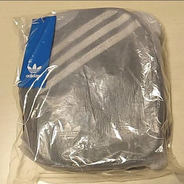 adidas(アディダス)のアディダスミニバックパックシルバー★ミニリュック★ レディースのバッグ(リュック/バックパック)の商品写真