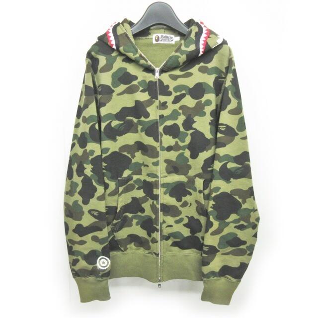 A BATHING APE(アベイシングエイプ)のアベイシングエイプ ファーストカモ シャーク フーディー パーカ カーキ系 L メンズのトップス(パーカー)の商品写真