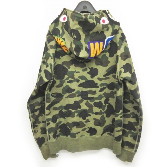 A BATHING APE(アベイシングエイプ)のアベイシングエイプ ファーストカモ シャーク フーディー パーカ カーキ系 L メンズのトップス(パーカー)の商品写真