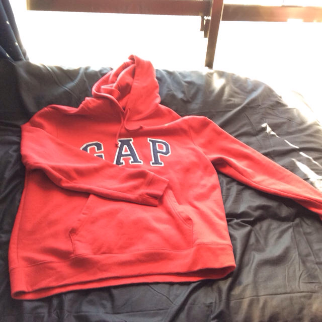 GAP(ギャップ)のGAP パーカー 赤 レディースのトップス(パーカー)の商品写真