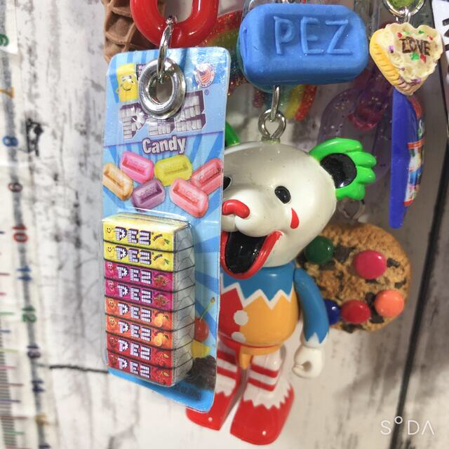 PEZベア🌈じゃらじゃらキーホルダー ジャラジャラキーホルダーの PEZベア🌈じゃらじゃらキーホルダー ジャラジャラキーホルダーの