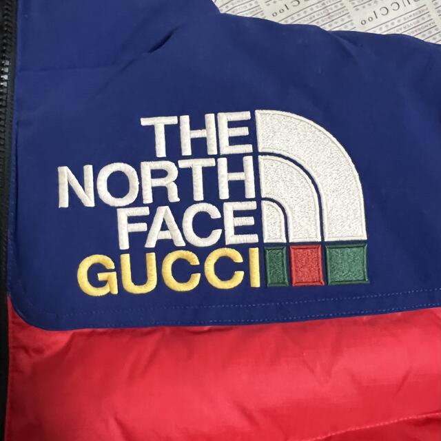 Gucci(グッチ)のGUCCI North Face コラボ ダウン ヌプシ M 赤 激レア レディースのジャケット/アウター(ダウンジャケット)の商品写真