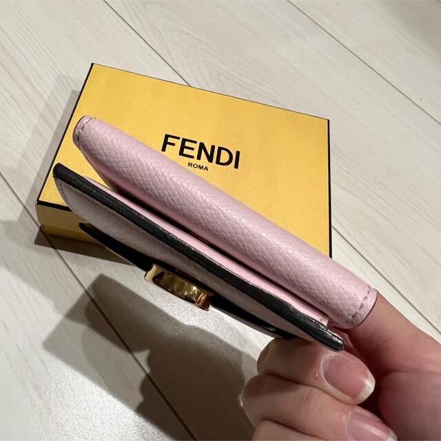 FENDI(フェンディ)の【週末値下げ】マイクロ　三つ折り財布　フェンディ　 FENDI レディースのファッション小物(財布)の商品写真