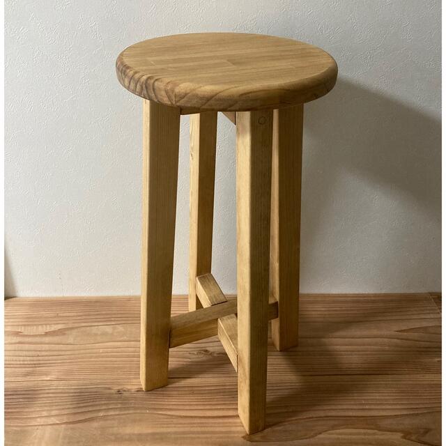 木製の丸椅子(ダークブラウン) インテリア/住まい/日用品の椅子/チェア(スツール)の商品写真