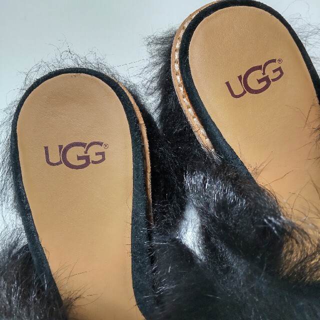 UGG - UGG アグ ローザ フラッフ ヒール サンダル ファー 黒 ブラック