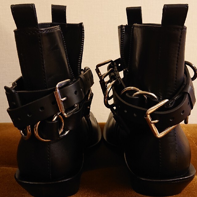 Ann Demeulemeester(アンドゥムルメステール)の【新品未使用】Ann demeulemeester ベルテッドブーツ メンズの靴/シューズ(ブーツ)の商品写真