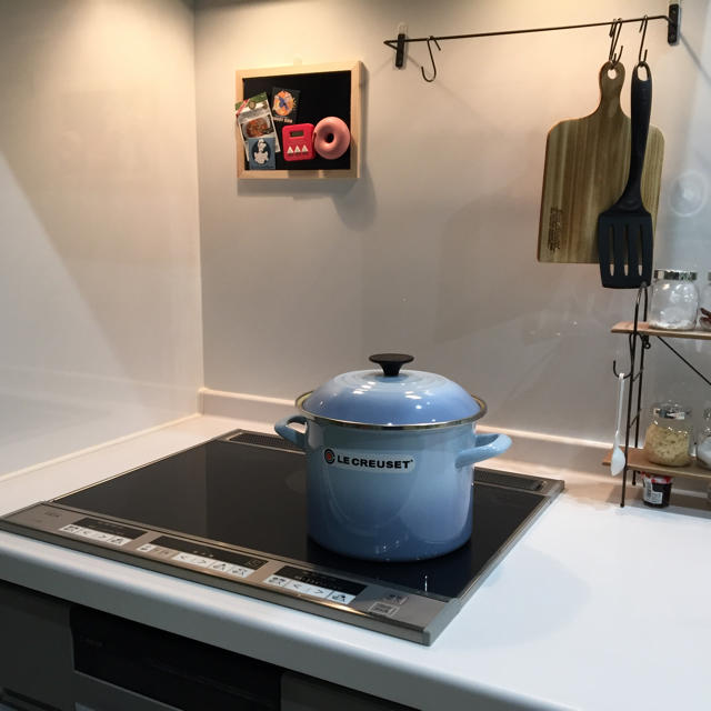 LE CREUSET(ルクルーゼ)の新品未使用 LE CREUSET ルクルーゼ ストックポット コースタルブルー インテリア/住まい/日用品のキッチン/食器(調理道具/製菓道具)の商品写真