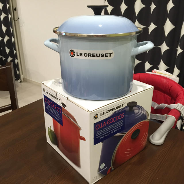 LE CREUSET(ルクルーゼ)の新品未使用 LE CREUSET ルクルーゼ ストックポット コースタルブルー インテリア/住まい/日用品のキッチン/食器(調理道具/製菓道具)の商品写真