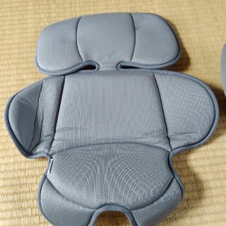 チャイルドシートクッション　グレー　中古(自動車用チャイルドシートクッション)