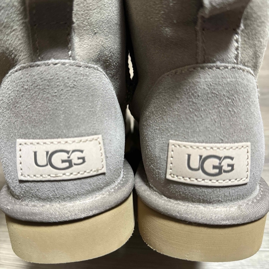 UGG(アグ)の新品未使用！正規品UGGムートンブーツクラシックミニ2 CARIBOU 23cm レディースの靴/シューズ(ブーツ)の商品写真