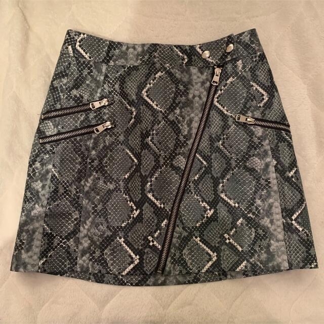 Bershka(ベルシュカ)のBershka タイトスカート 蛇柄 レディースのスカート(ミニスカート)の商品写真